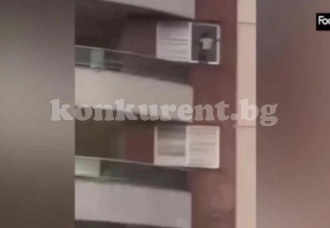 Дете ходи по перваза на прозореца на 9-ия етаж, родителите нехаят (ВИДЕО)