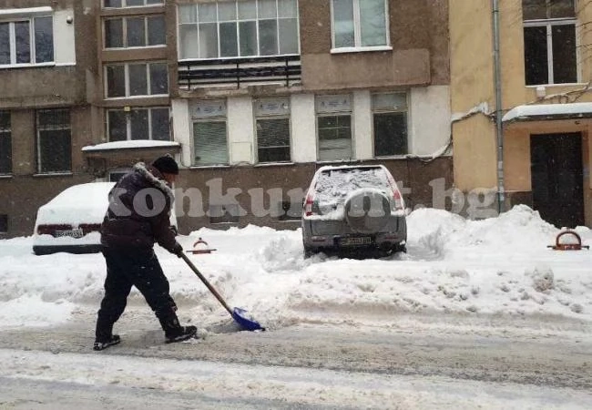 Глоби грозят стопани на имоти за непочистен сняг