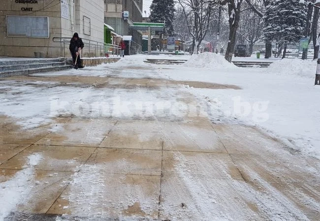 Студът спъна и първомартенския празник в Мездра