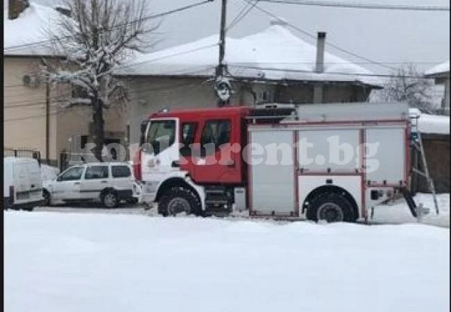 Изгоряха лек автомобил и бус