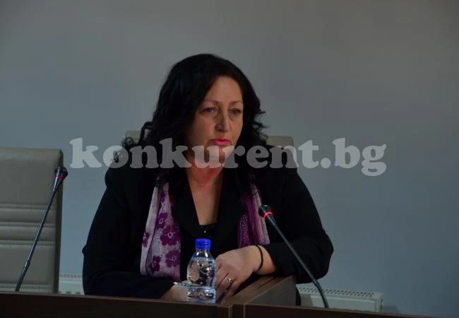 Лакова оцеля като заместник-председател