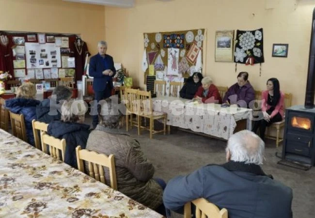 Кметът на Мездра се срещна с жители на населени места в общината