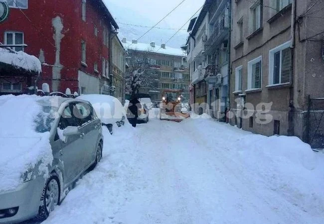 Усложнена остава зимната обстановка в Община Враца