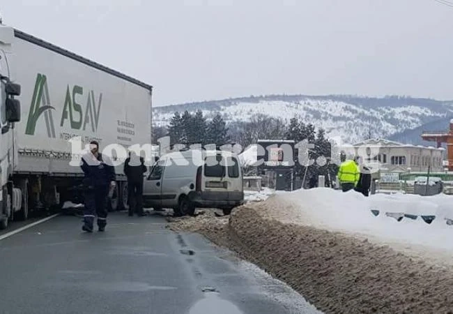 „Рено Канго” се удари в ТИР на Е-79