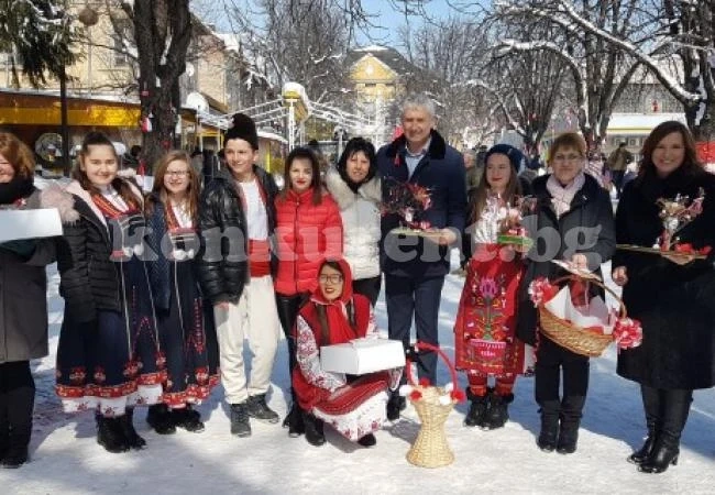 Мездра - бяла, румена, засмяна