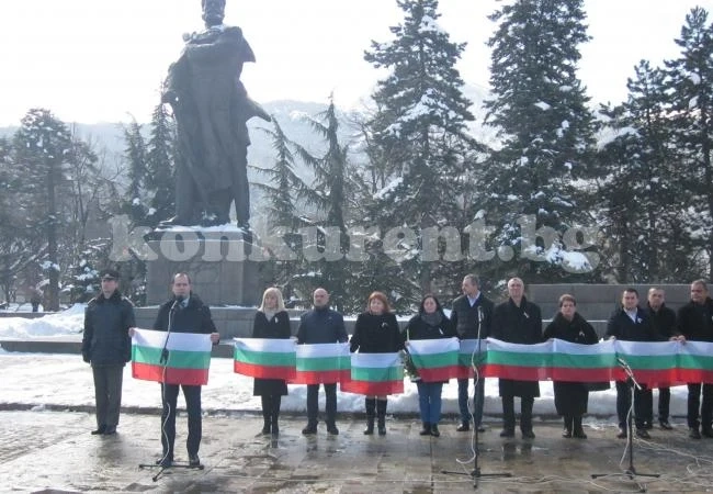 Признателни врачани изпълниха площад \