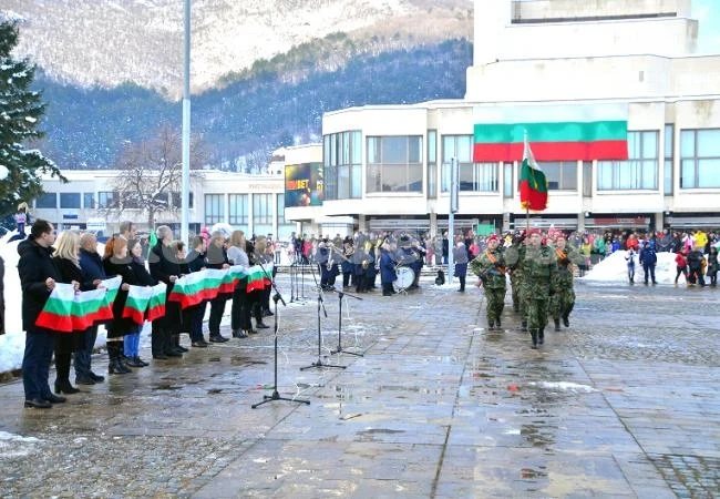 (Видео) Враца се поклони пред героите на 3 март