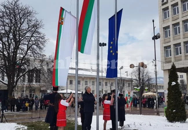 Мездра отбеляза 140 години от Освобождението на България от турско робство СНИМКИ