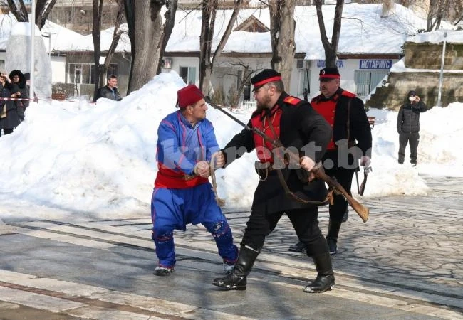 С шествие и възстановка във Видин отбелязаха националния празник