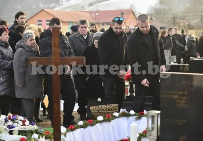 Ян и Мартина не успяха да се вземат, но ги погребаха в сватбени одежди и други изчетоха брачните им послания (СНИМКИ)