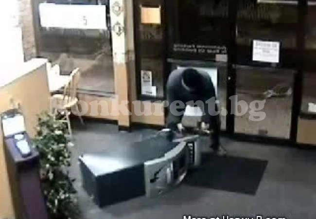 Опитаха да взломят банкомат на \