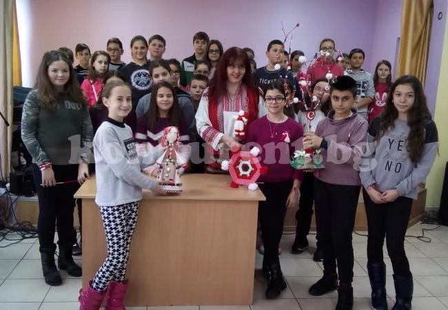 Врачански ученици даряват усмивка на онкоболни деца
