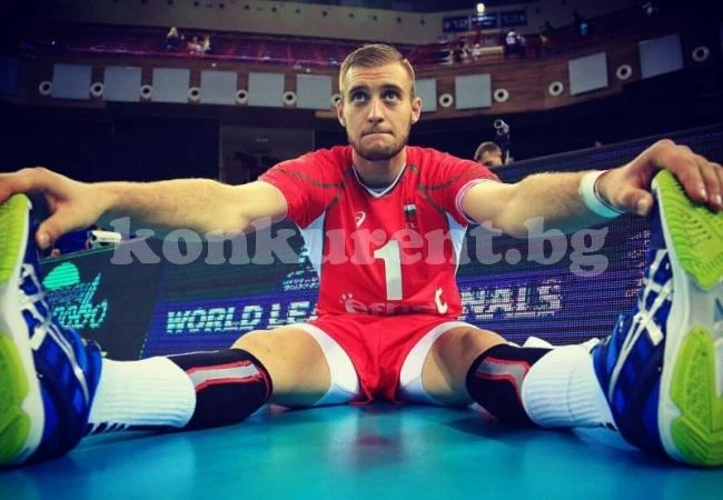 Секси блондин ниже точка след точка в Холандия