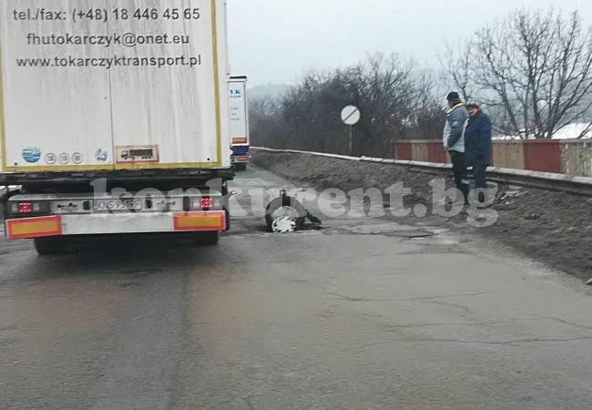 Ремонтират аварийно моста над Ботуня