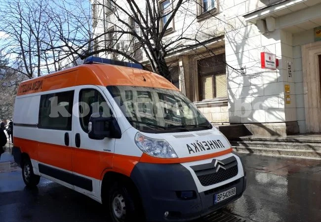 Жена припадна, докато чакаше пенсията си СНИМКИ