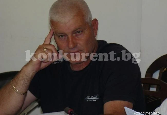 Запорираха сметките на читалище