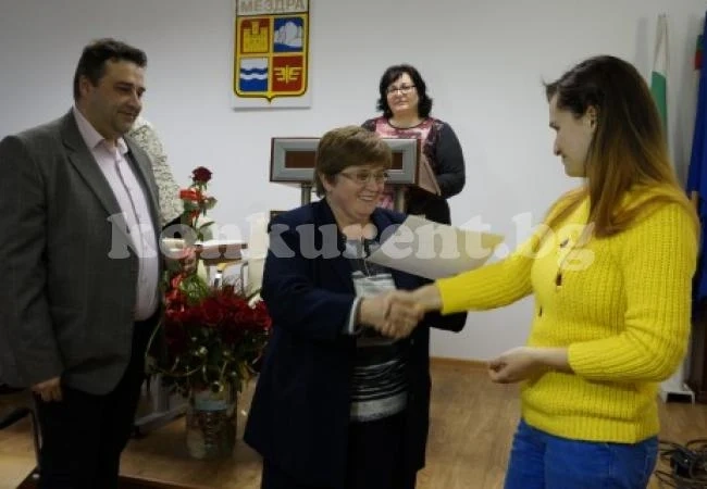 Наградиха призьорите в поетичен конкурс и изложба