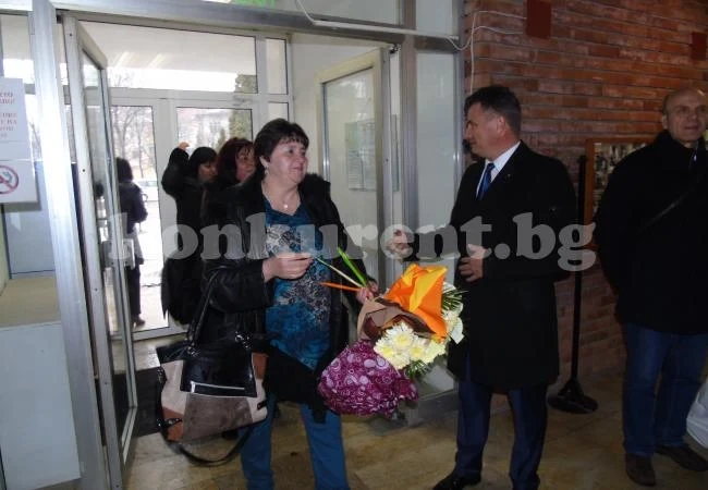 Кмет покани дами на празничен коктейл