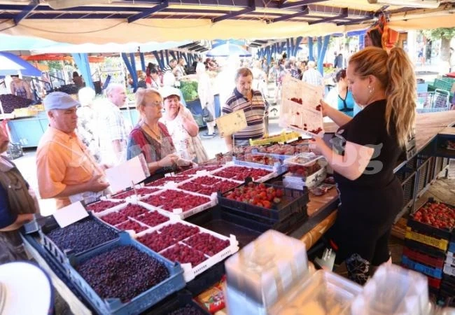 Плодовете удариха колосални цени, не е истина колко трябва да се бръкнем, ако ни се ядат череши, боровинки или малини 