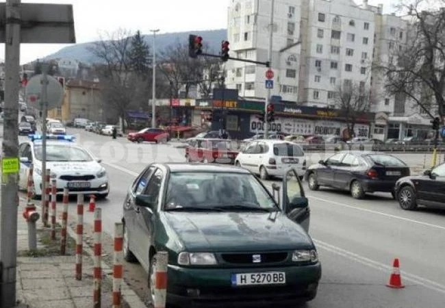 Жена е с фрактура на таза, удари я кола