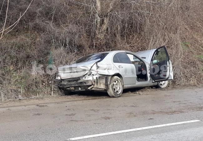 Трима оцеляха при катастрофа на Е79 СНИМКИ