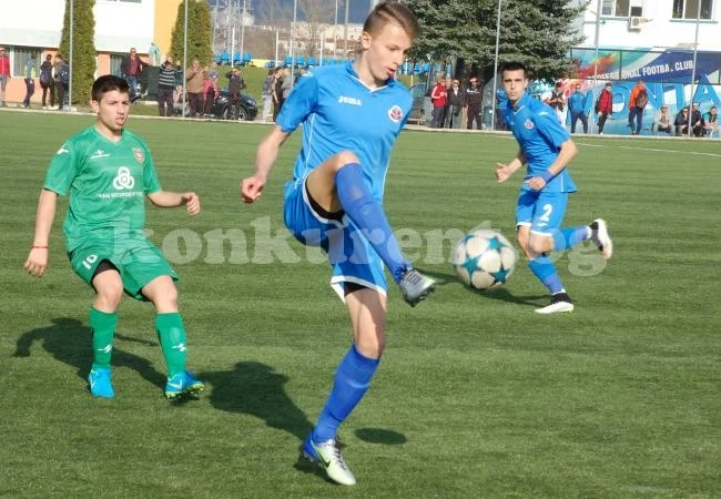 Монтана би комшии в U19 с ранен гол /Снимки/
