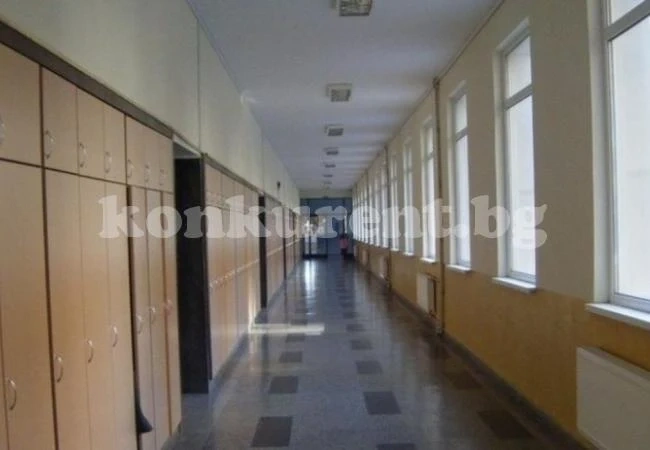 За следващата учебна година в половината училища ще има шкафчета