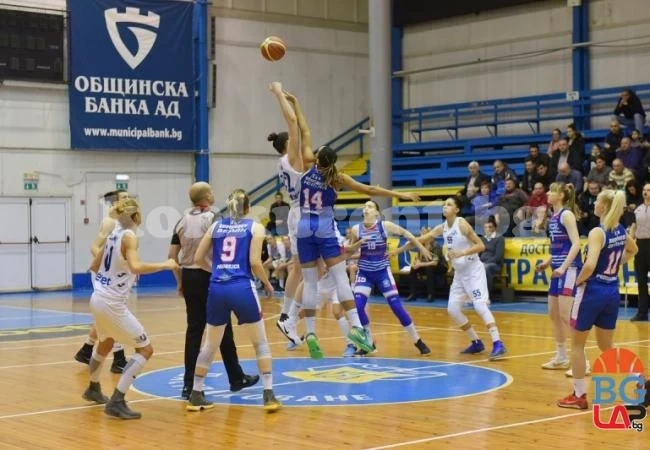 Първото препятствия пред тима на Михайлов във Файнъл Фор е Будучност