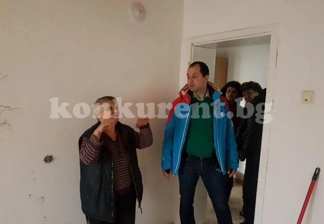 Ураганът вилнял със сила над 140 км/час СНИМКИ
