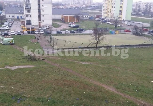 Стихията съсипа футболно игрище СНИМКИ
