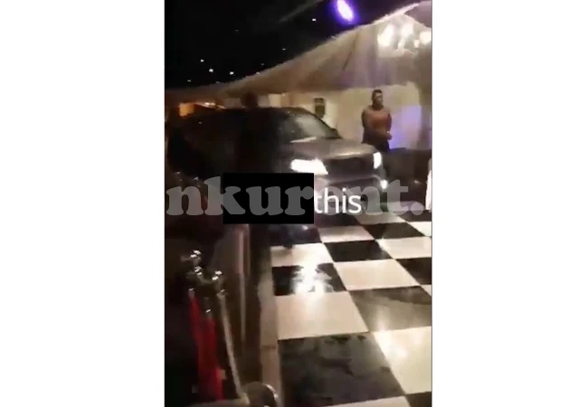 Мъж откачи и вряза колата си в нощен клуб, има ранени /СНИМКИ/