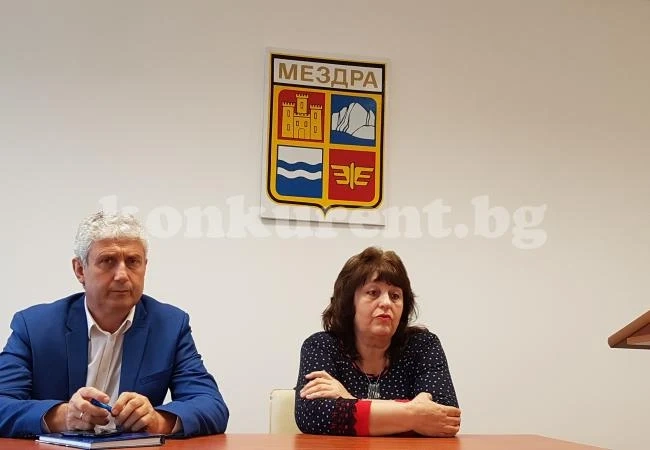 Отлагат Панаира на образованието в Мездра, остава плануваната родителска среща