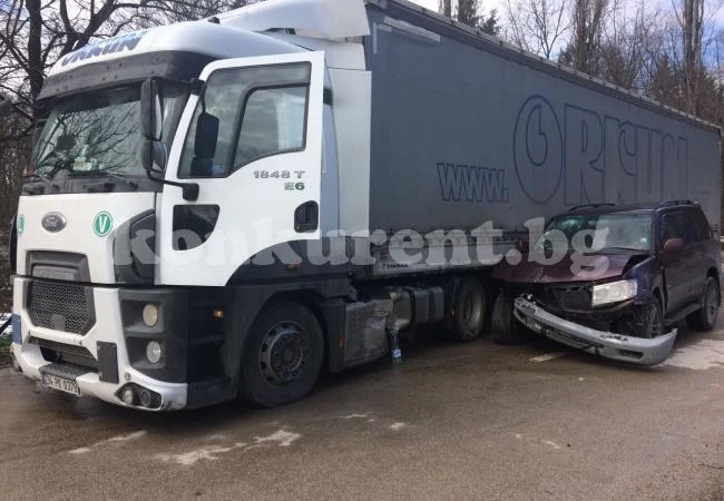Турски ТИР размаза джип край Враца СНИМКИ