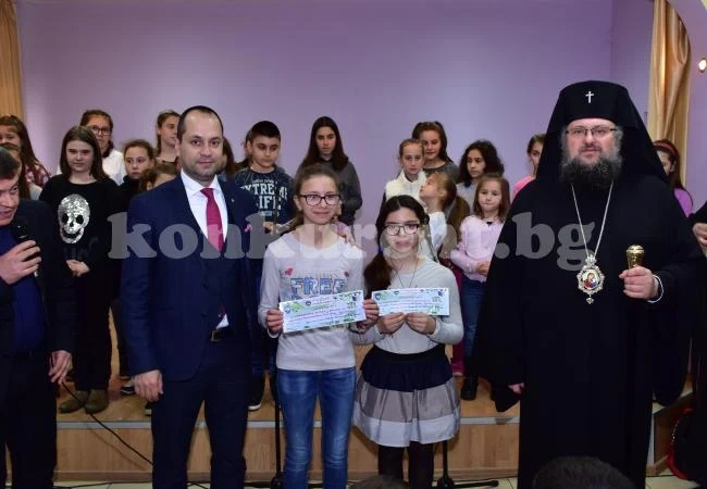 Иновативно училище насърчи отличници с уникални стипендии