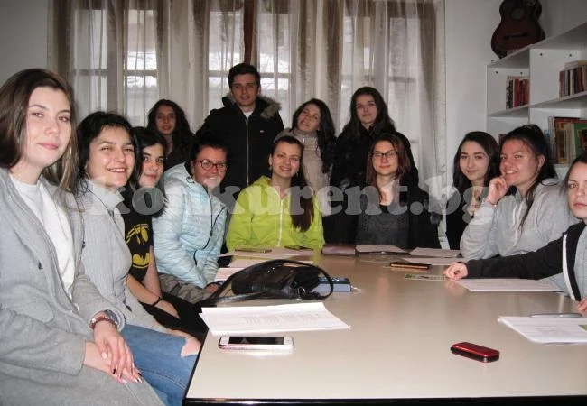 Млади творци четоха в КДК