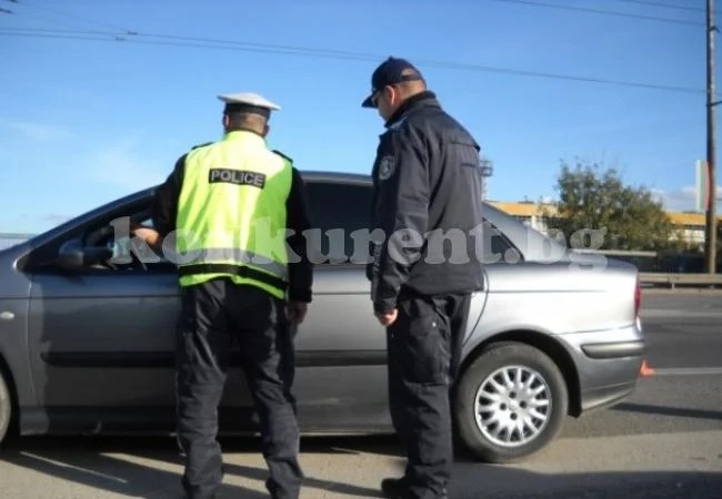 Шофьор се сдоби с 3 акта след полицейска проверка