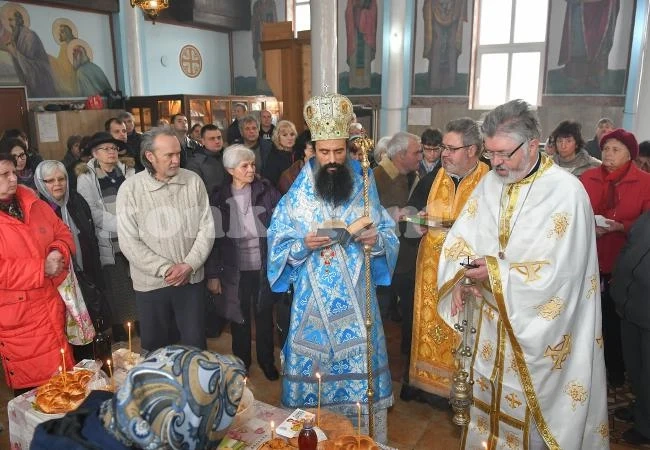 Извеждат питомците на отец Иван от Добридолския манастир