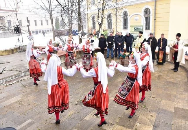 Със засаждане на лози бе поставено началото на Пролетните празници във Враца
