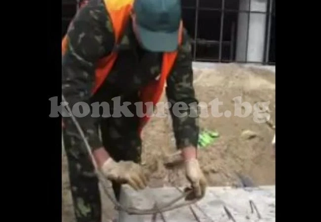 (ВИДЕО) Гламав работник две минути се мъчи да свърши нещо елементарно
