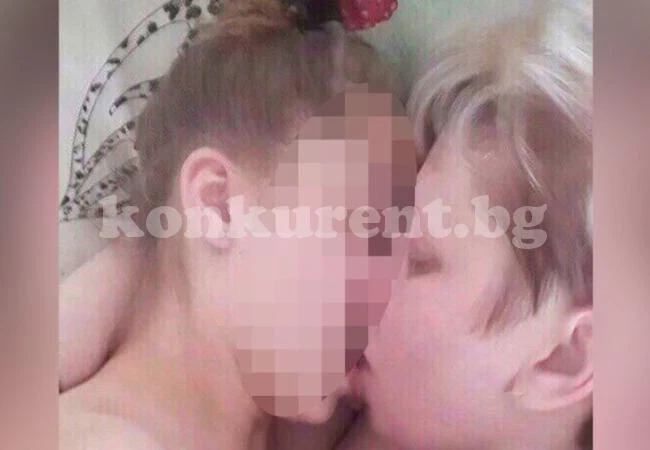 (СНИМКИ 18+) Лесбо скандал: Учителка с 20-годишен стаж спи с непълнолетната си ученичка