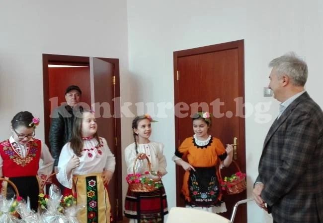 Лазарки наричаха за здраве и берекет СНИМКИ
