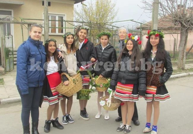 Лазарки зарадваха хората в Ружинци СНИМКИ