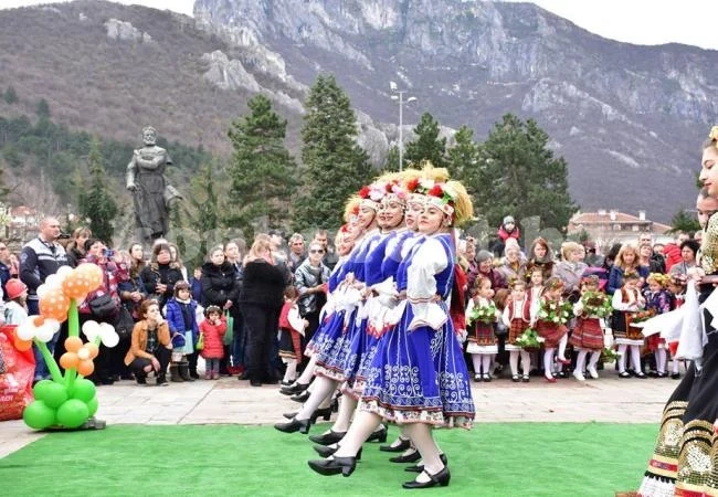 Пищно тържество за Лазаровден във Враца СНИМКИ