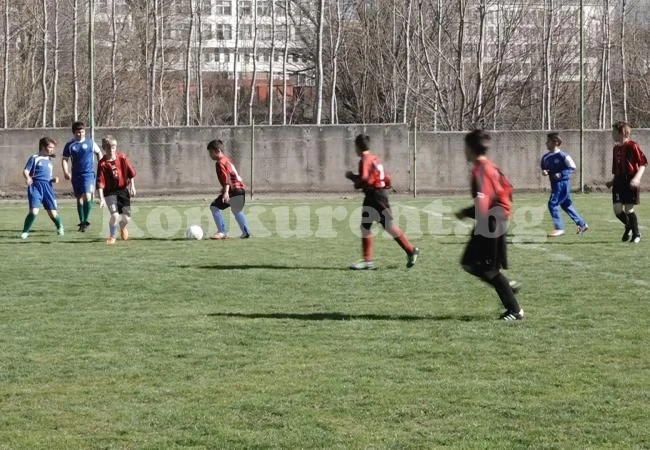 Разгромни победи за школата на Локо /Мз/