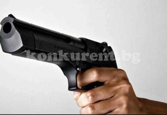 Дядка кътал в дома си пищов