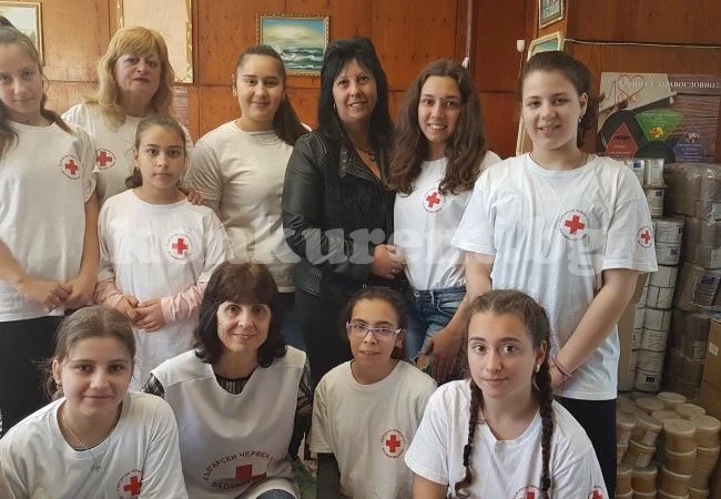 Доброволци събраха средства за 11 абитуриенти
