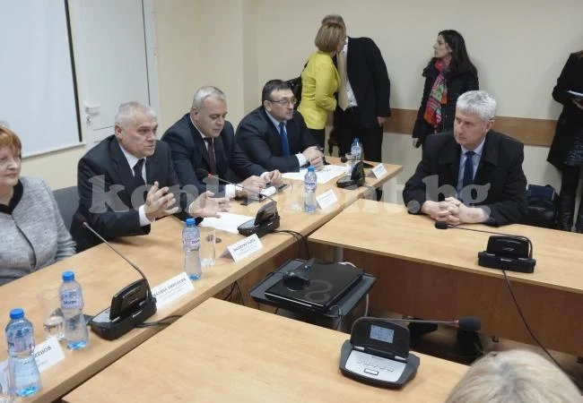 Кметът на Мездра взе участие в работна среща за справяне с битовата престъпност