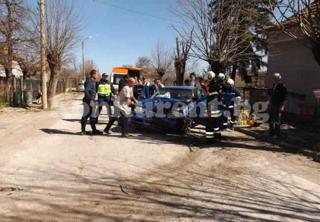 СНИМКИ Мъж пострада при катастрофа между Мездра и Роман