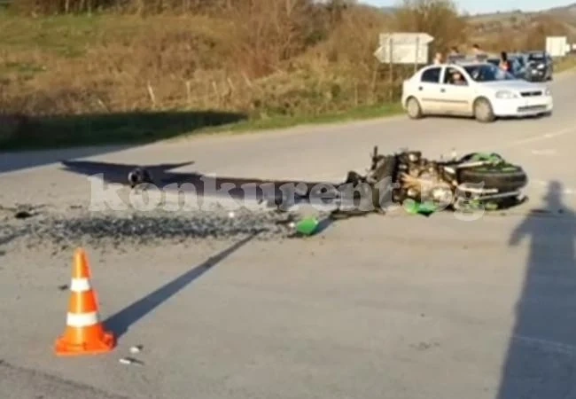 Моторист е с опасност за живота след удар в автобус