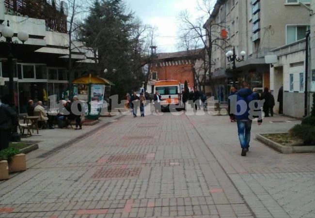 Линейка спасява жена, припаднала в центъра на Враца СНИМКИ